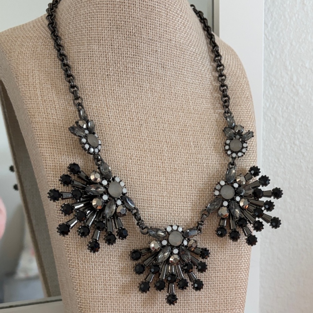 Price cut 
Elegant Black and Silver Statement Necklace 9” 5” ex